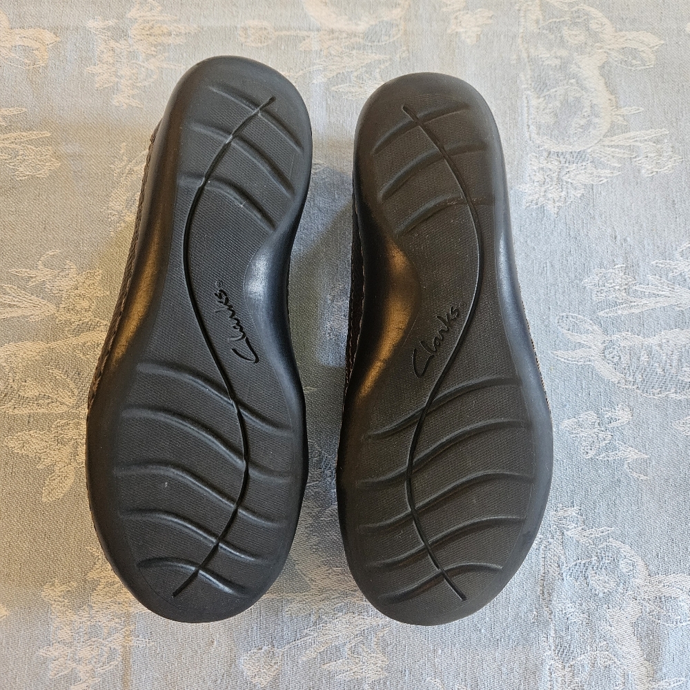 Clarks slip on shoe chocolate brown leather upper. Sz 8.5 - Picture 5 of 6